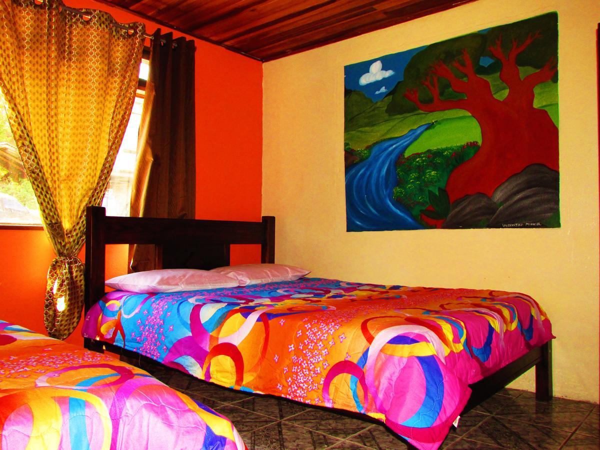 Que Tuanis Hostel モンテベルデ エクステリア 写真